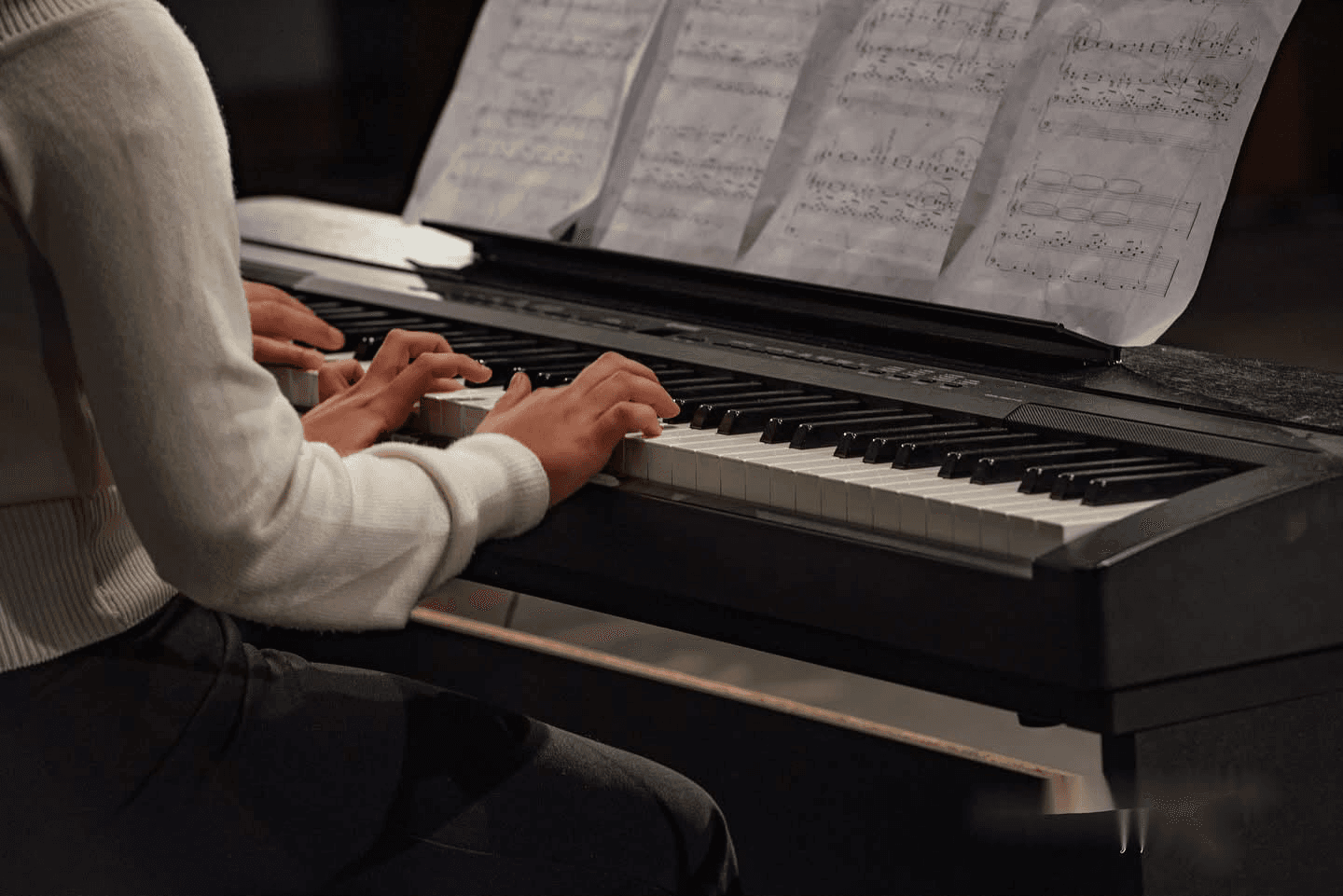 Allievi durante una lezione di pianoforte